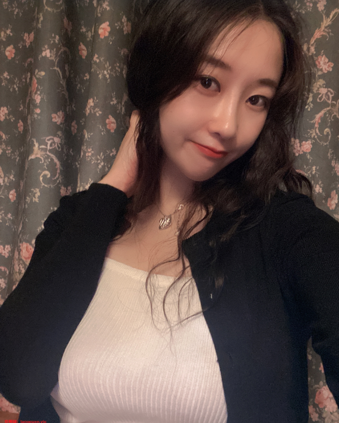 风Sao大奶少妇求我干他，B紧水多，床上姿势丰富